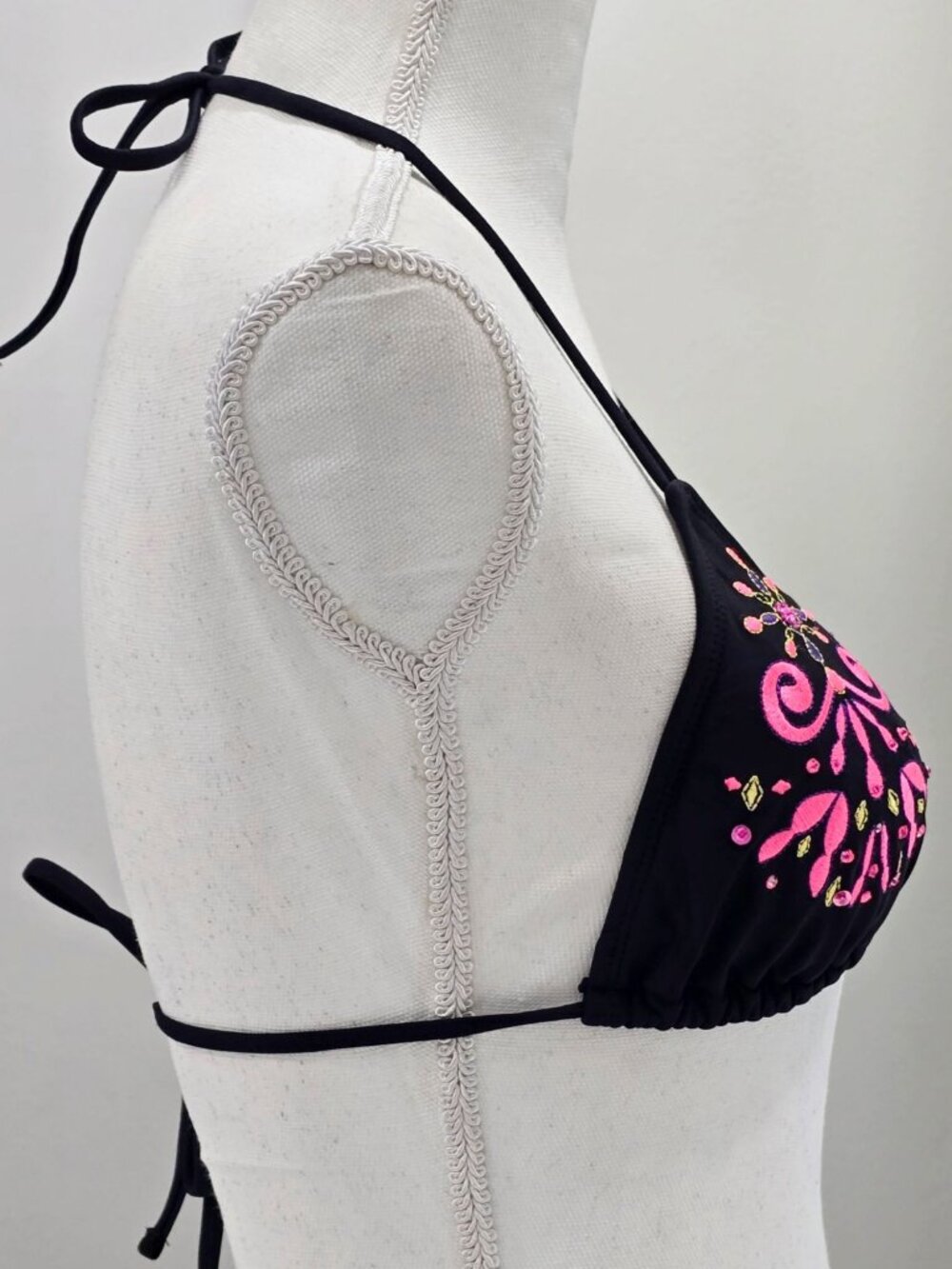 OP ✦ Triangle Bikini Top ✦ Black Pink Embroidered Adjustable Tie Closure Sz M - Picture 3 of 7